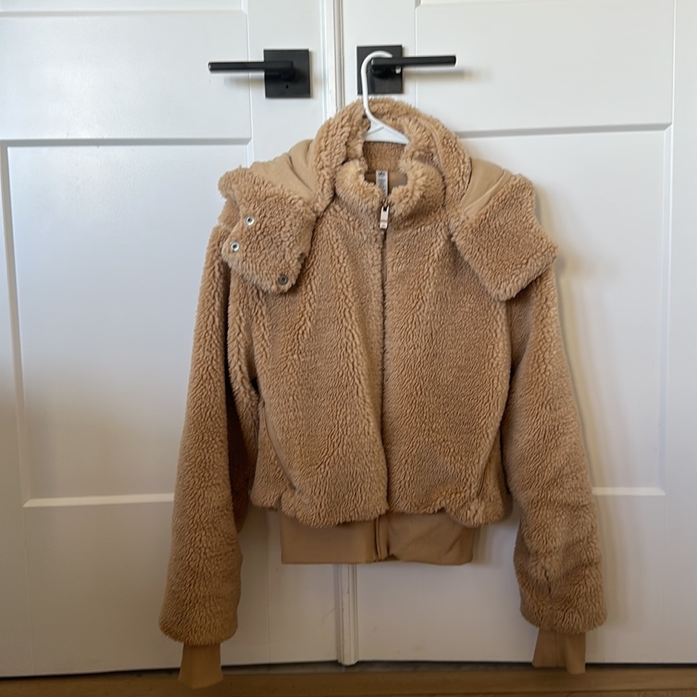 Foxy Sherpa camel jacket ALO removable hood xs - Picture 6 of 10